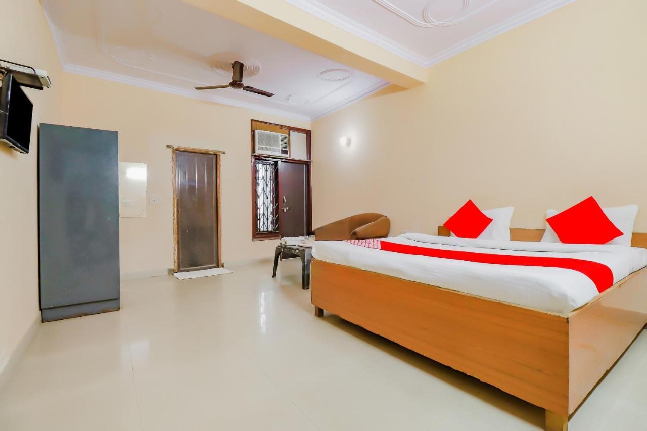 Oyo 67215 Shri Hari Radha Palace Vrindāvan מראה חיצוני תמונה