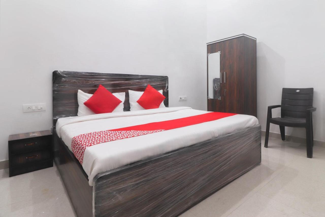 Oyo 67215 Shri Hari Radha Palace Vrindāvan מראה חיצוני תמונה
